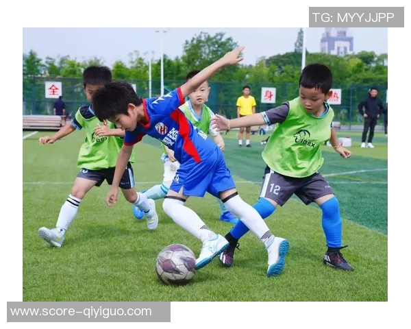 广东恒大足球壁纸精选展示为您带来视觉盛宴与足球激情的完美结合